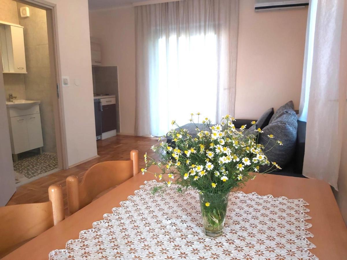 Apartmani Svitlana Sukosan Exterior photo
